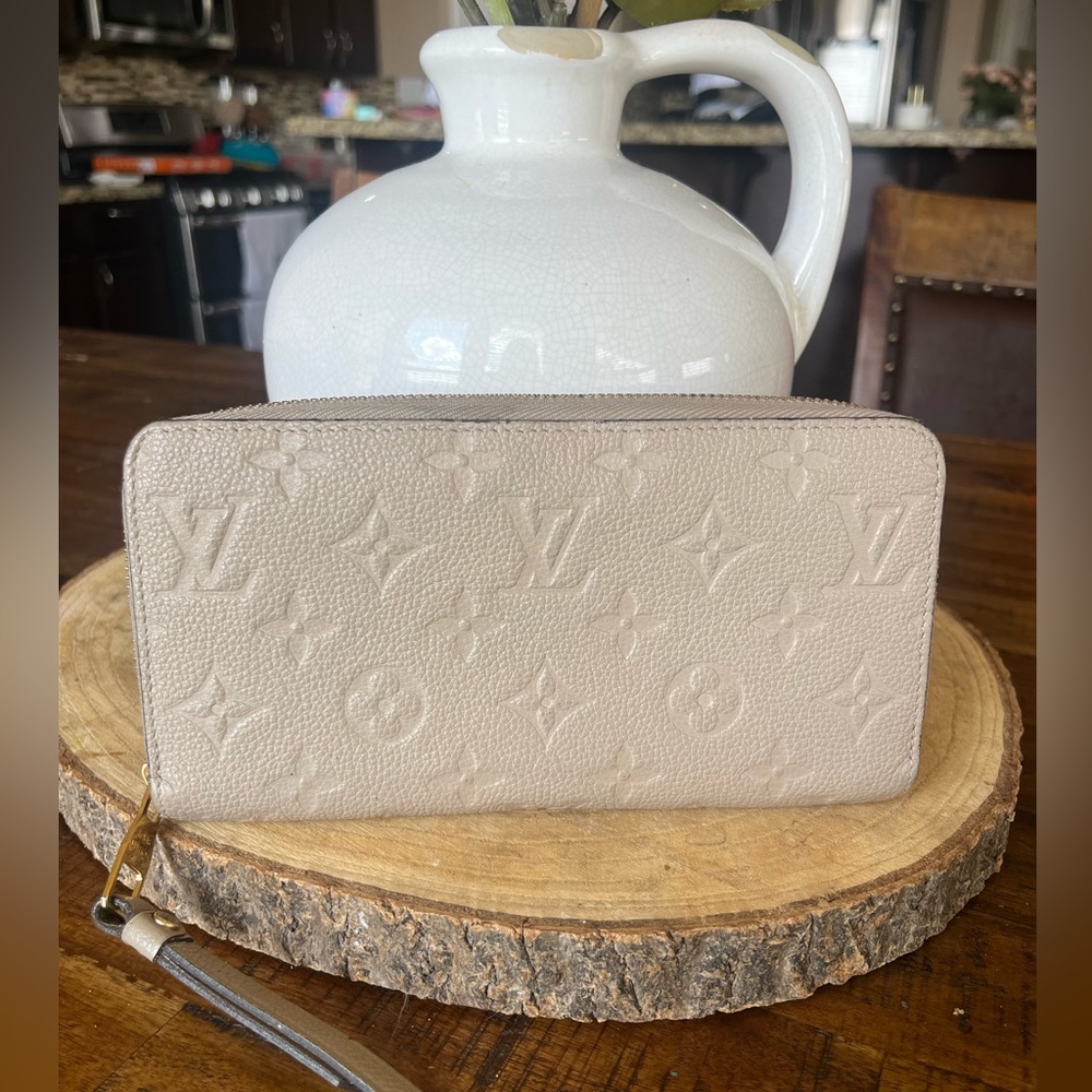 Authentic Louis Vuitton Turtledove Empriente Zippy Wallet